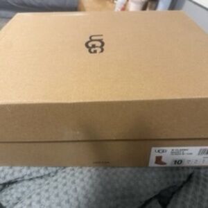 Classic Ugg short boots brown size 10 perfect condition worn twice